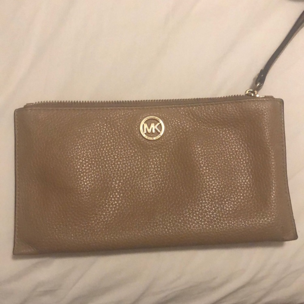Michael kors wristlet